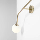 Золотий світильник для вітальні, молочні кулі на трубі (настінний горизонтальний 2xE14) Aldex (Pure) 1064D30